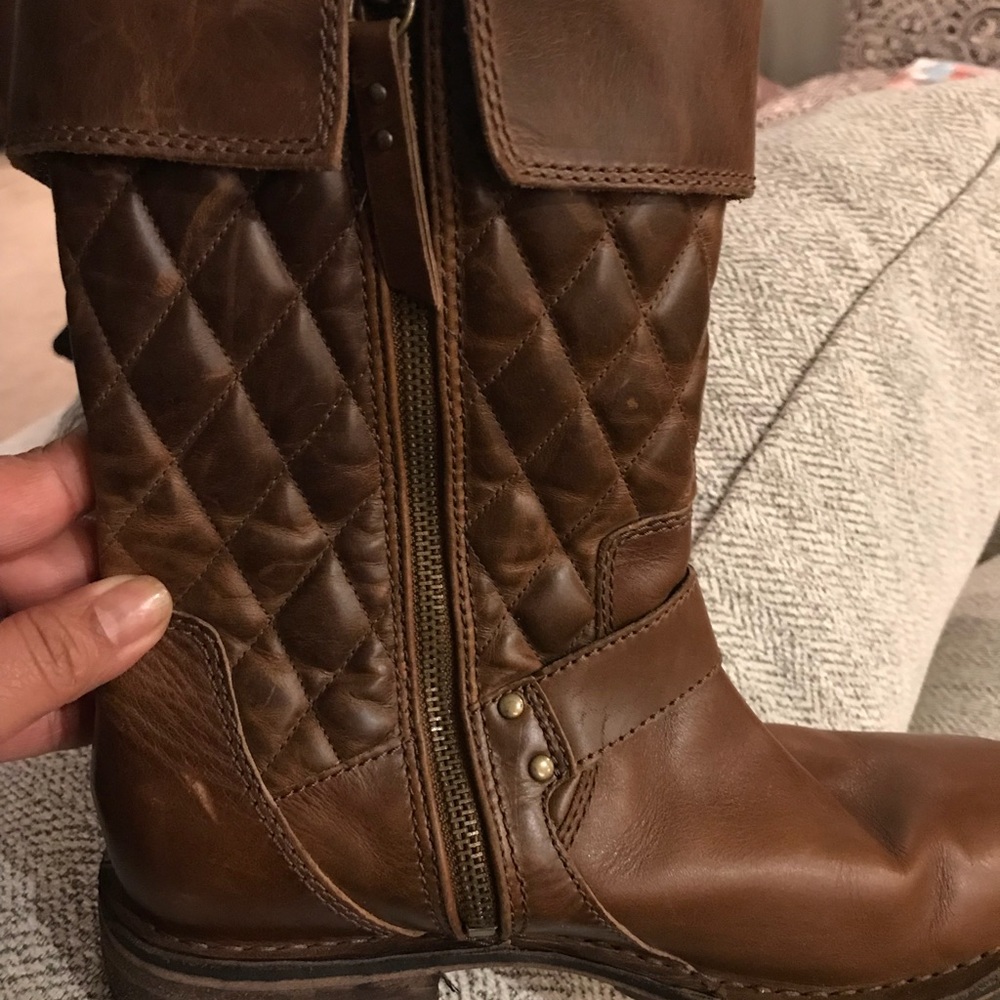 Women’s size 8 all leather brown UGG boots
